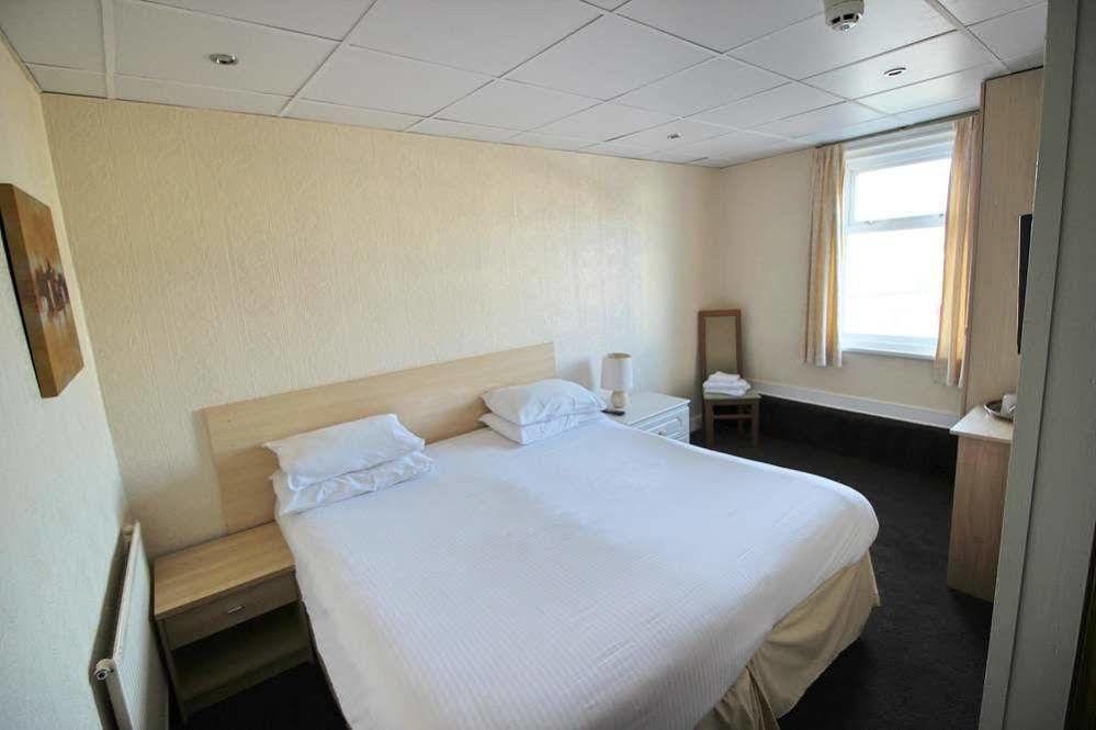 The Colwyn Hotel - Near Pleasure Beach แบล็คพูล ภายนอก รูปภาพ