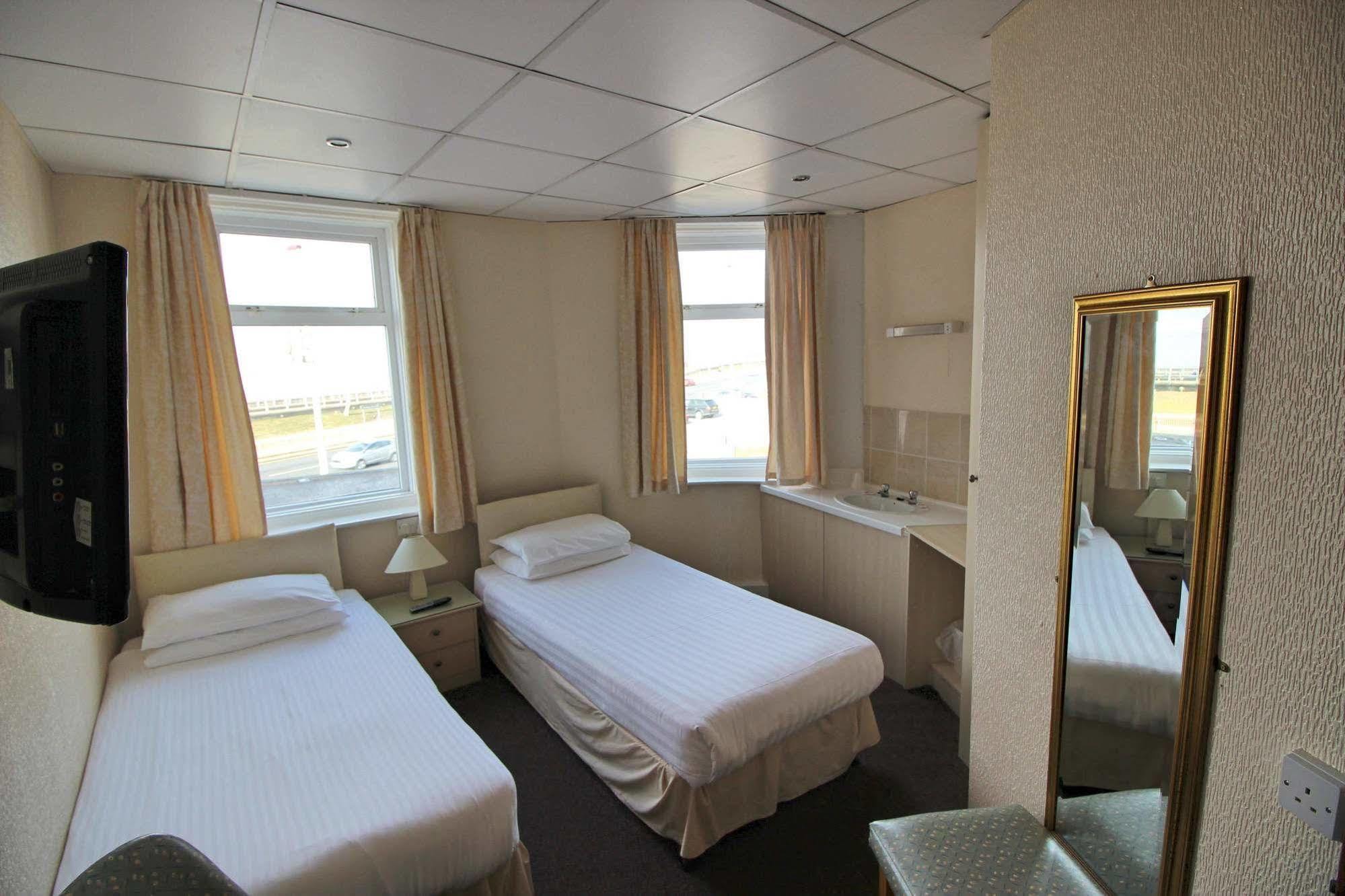 The Colwyn Hotel - Near Pleasure Beach แบล็คพูล ภายนอก รูปภาพ