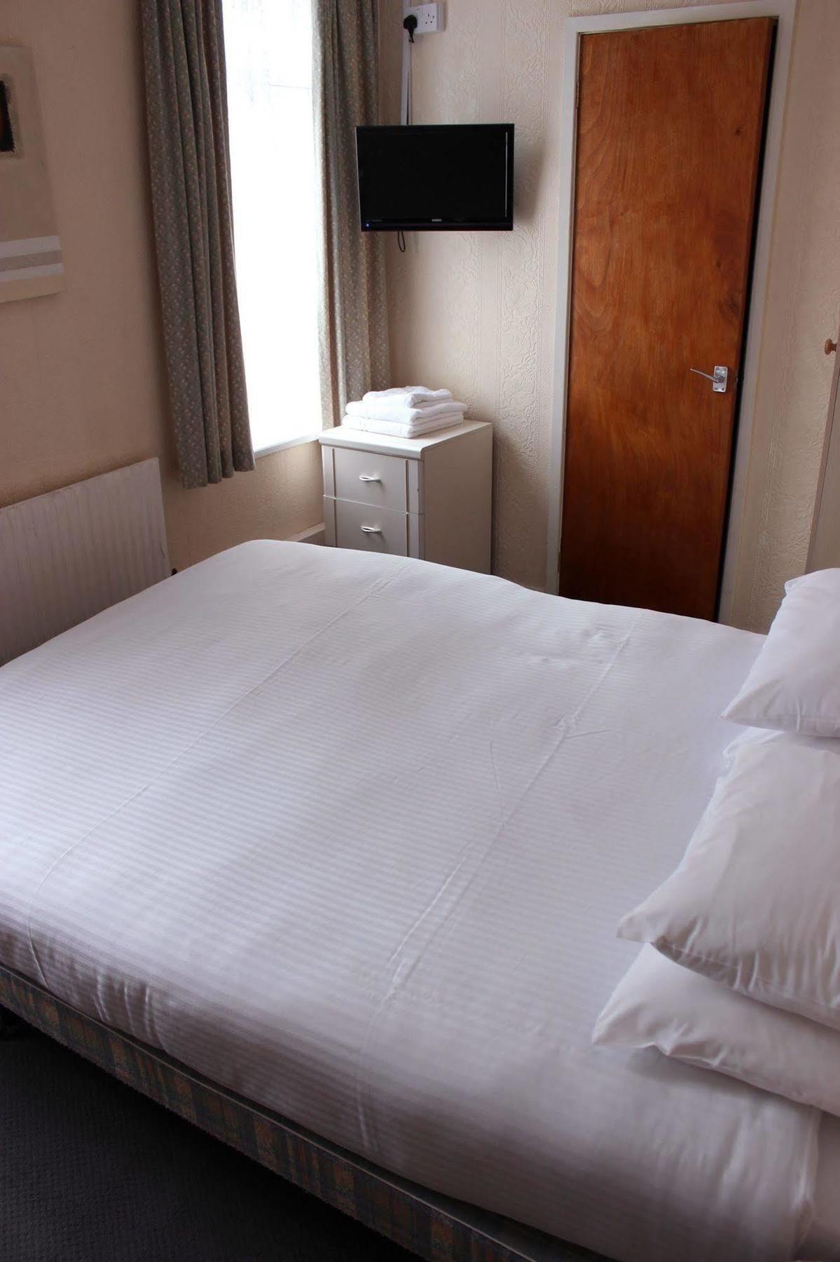 The Colwyn Hotel - Near Pleasure Beach แบล็คพูล ภายนอก รูปภาพ