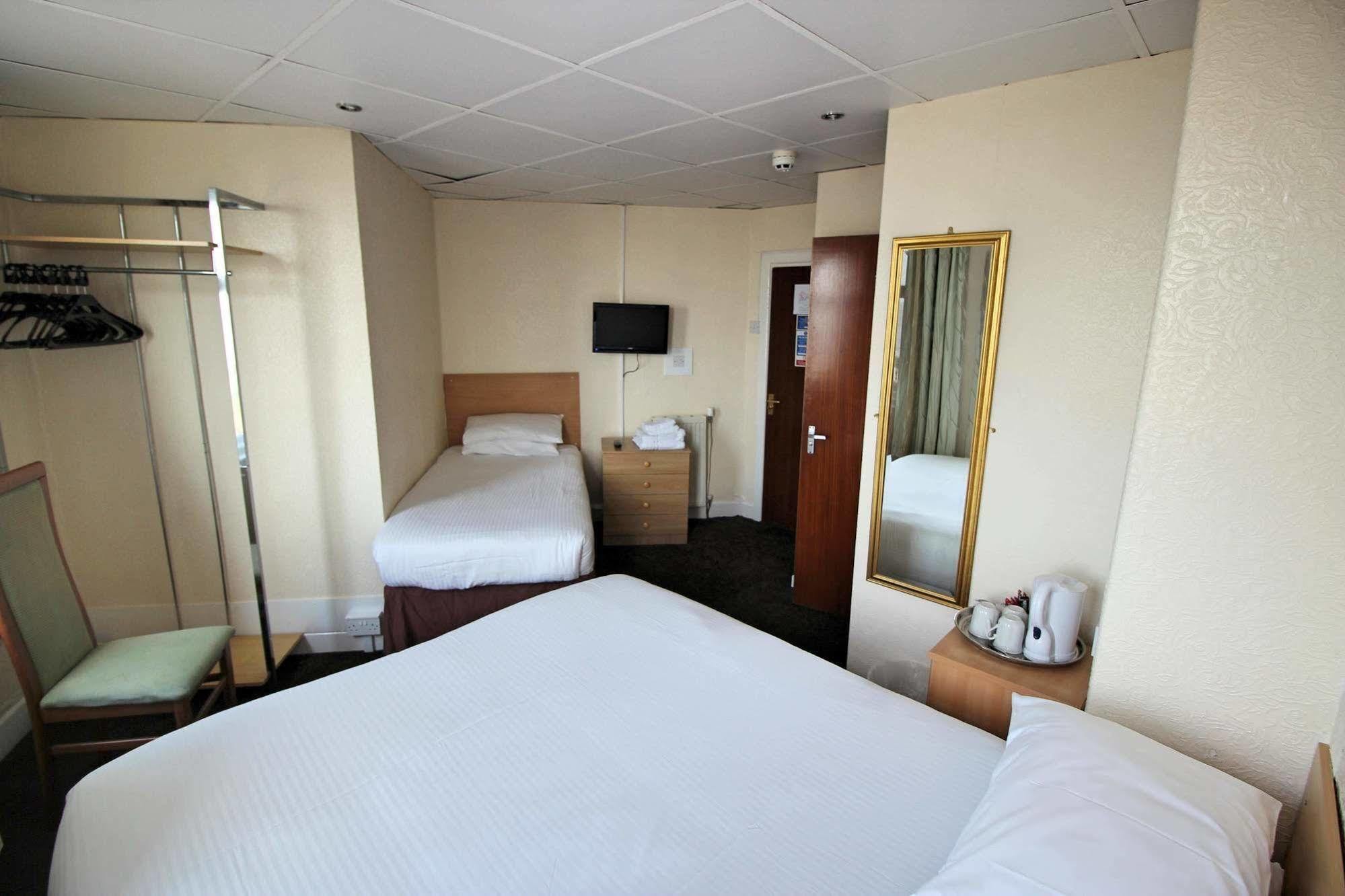 The Colwyn Hotel - Near Pleasure Beach แบล็คพูล ภายนอก รูปภาพ